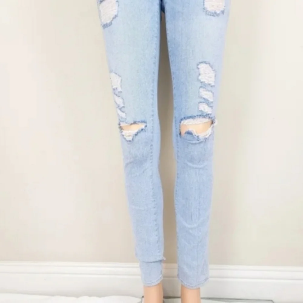 Frame Denim Le Skinny de Jeanne Distressed Jeans Pants